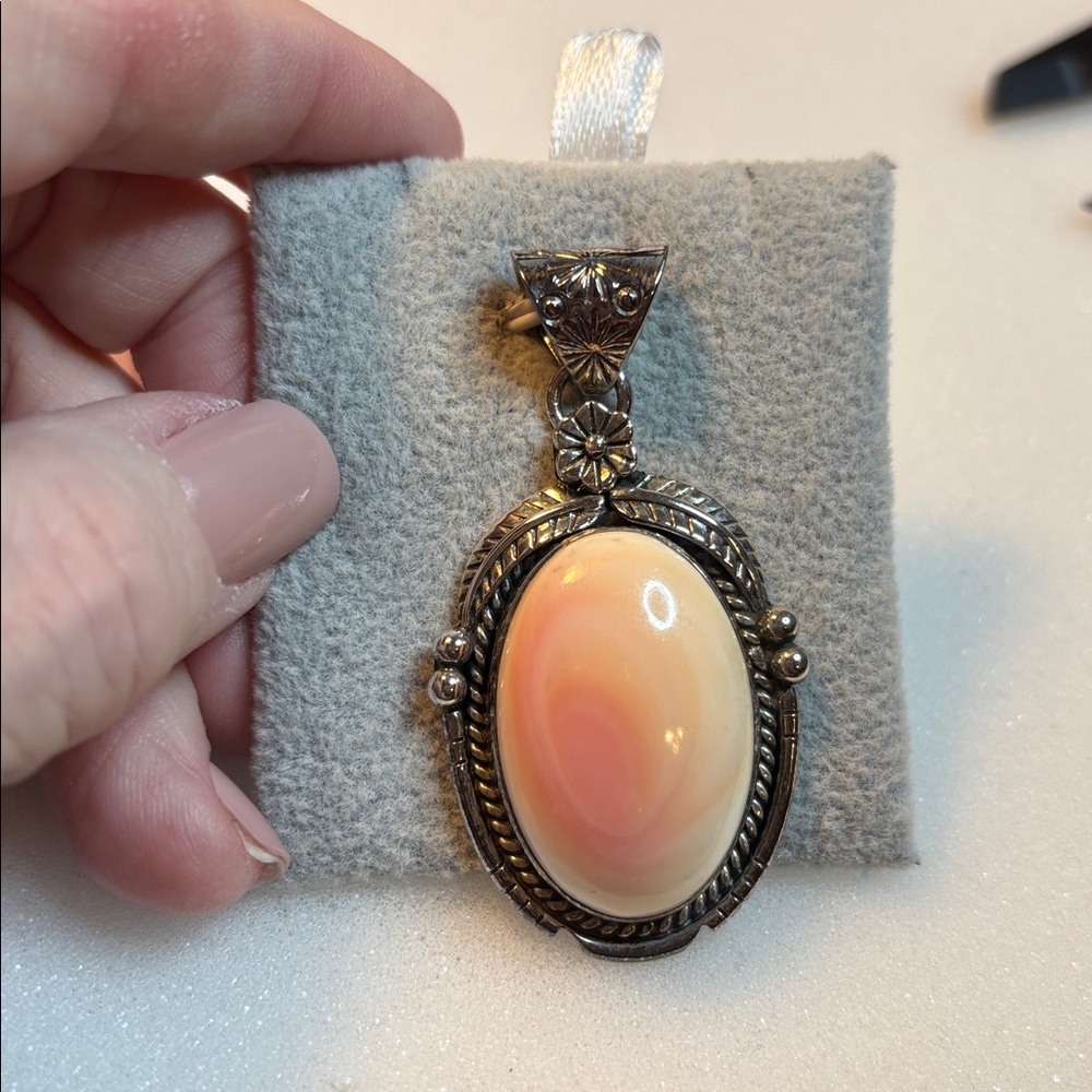 PINK CONCH PENDANT STERLING SILVER - Picture 3 of 7
